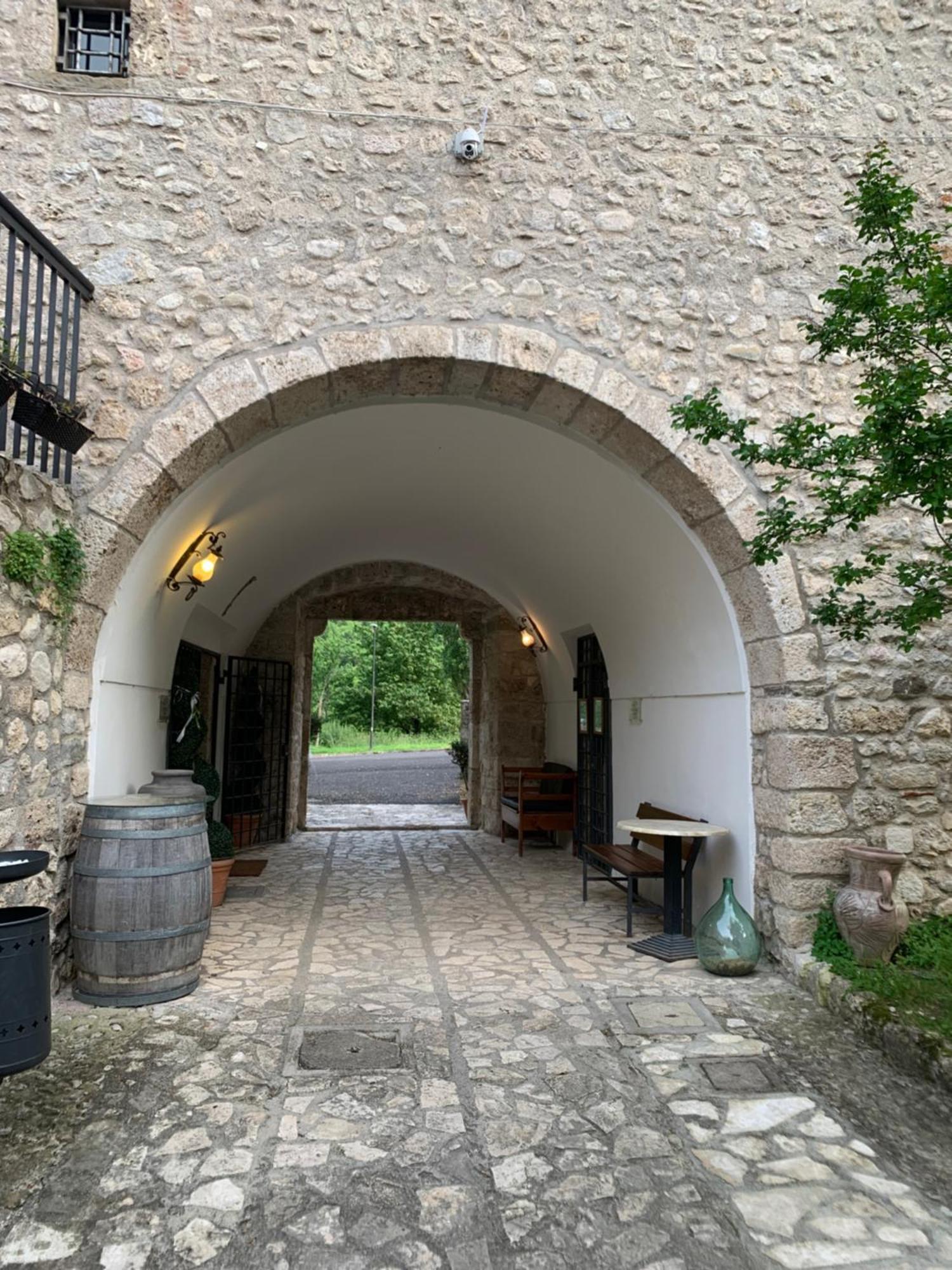 מלון Micigliano Abbazia Ss. Quirico E Giulitta מראה חיצוני תמונה