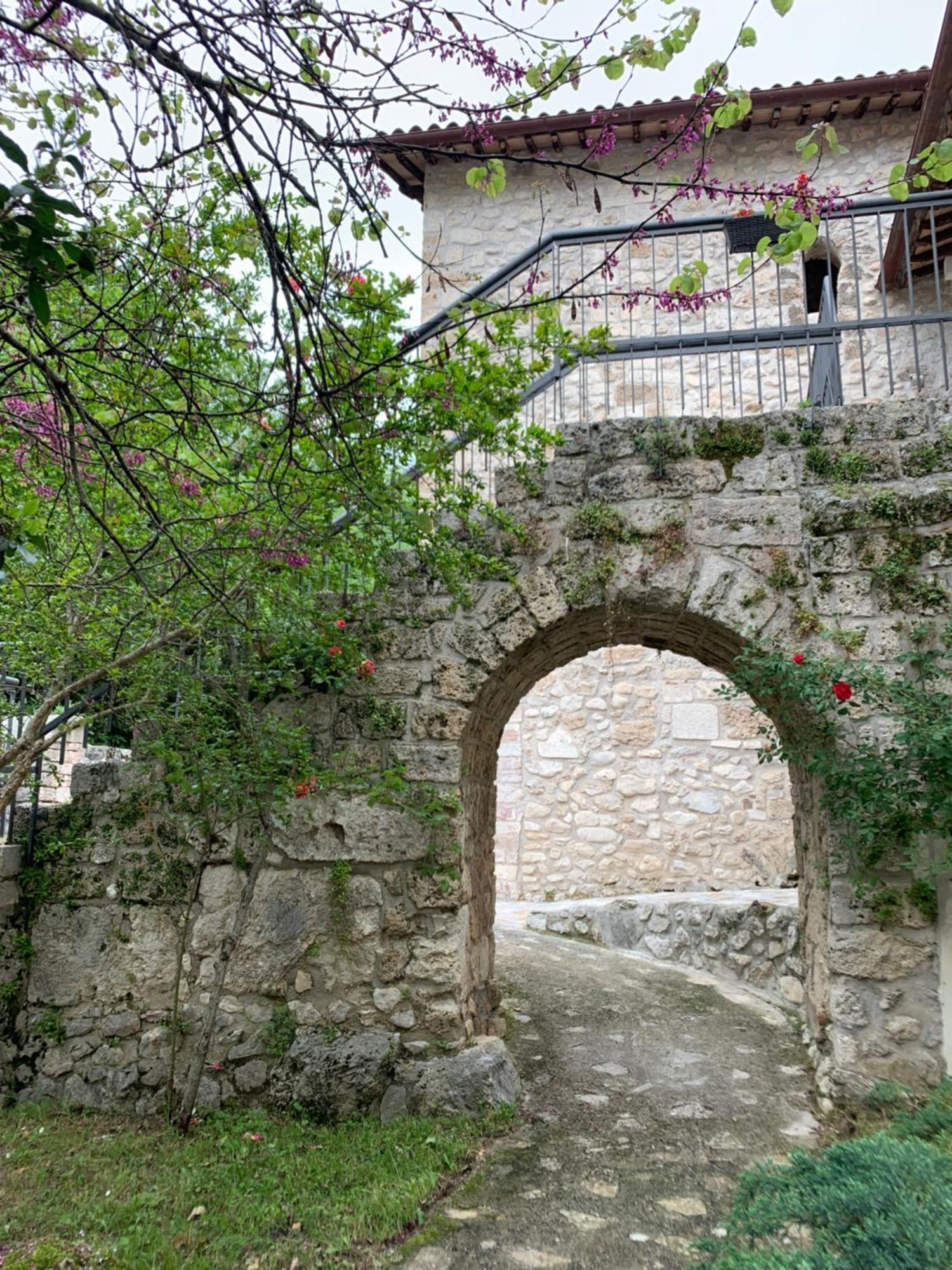 מלון Micigliano Abbazia Ss. Quirico E Giulitta מראה חיצוני תמונה